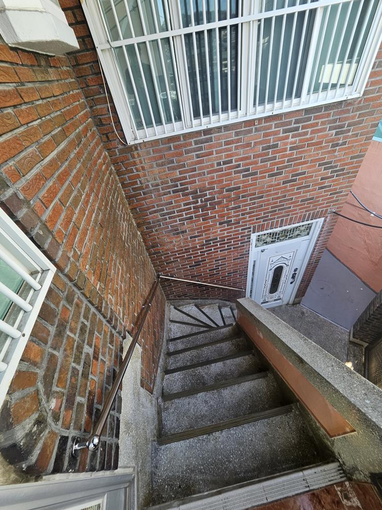부산 서구 단독주택 외부계단 핸드레일